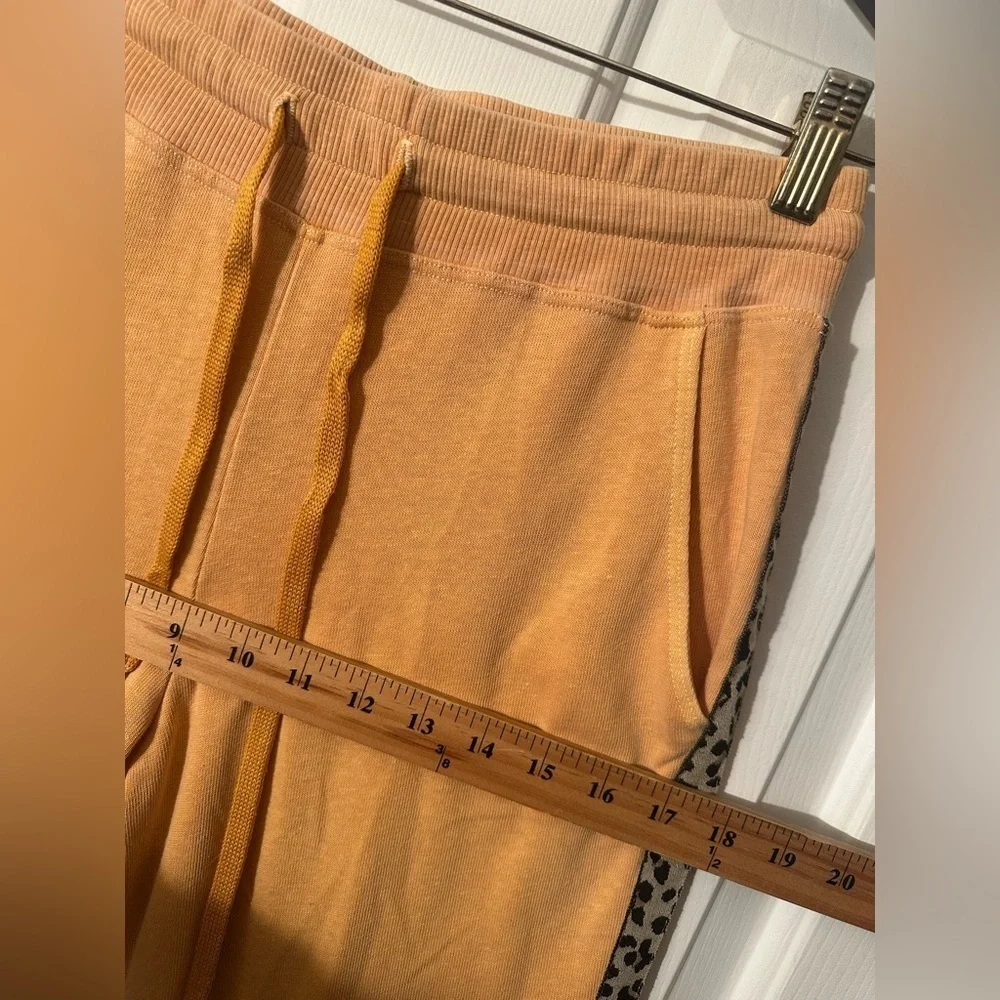 SUNDRY Size XS 0 Gold Joggers Tuxedo Stripes Animal Print Sweatpants Fall Autumn